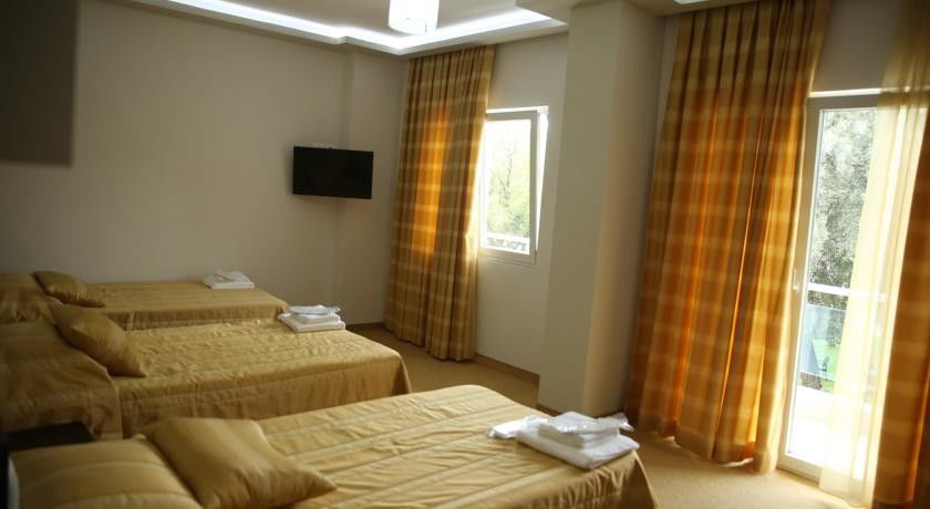 Hotel Pogradeci Экстерьер фото